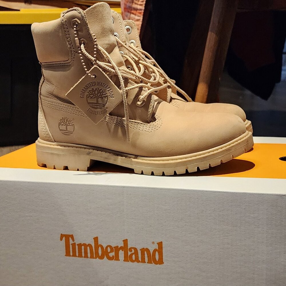 Women's 6M Timberland Boots